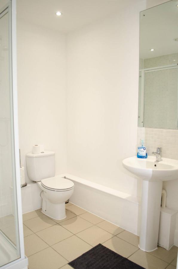 Serviced Apartment In Liverpool City Centre - Free Parking - Balcony - By Happy Days Exteriör bild