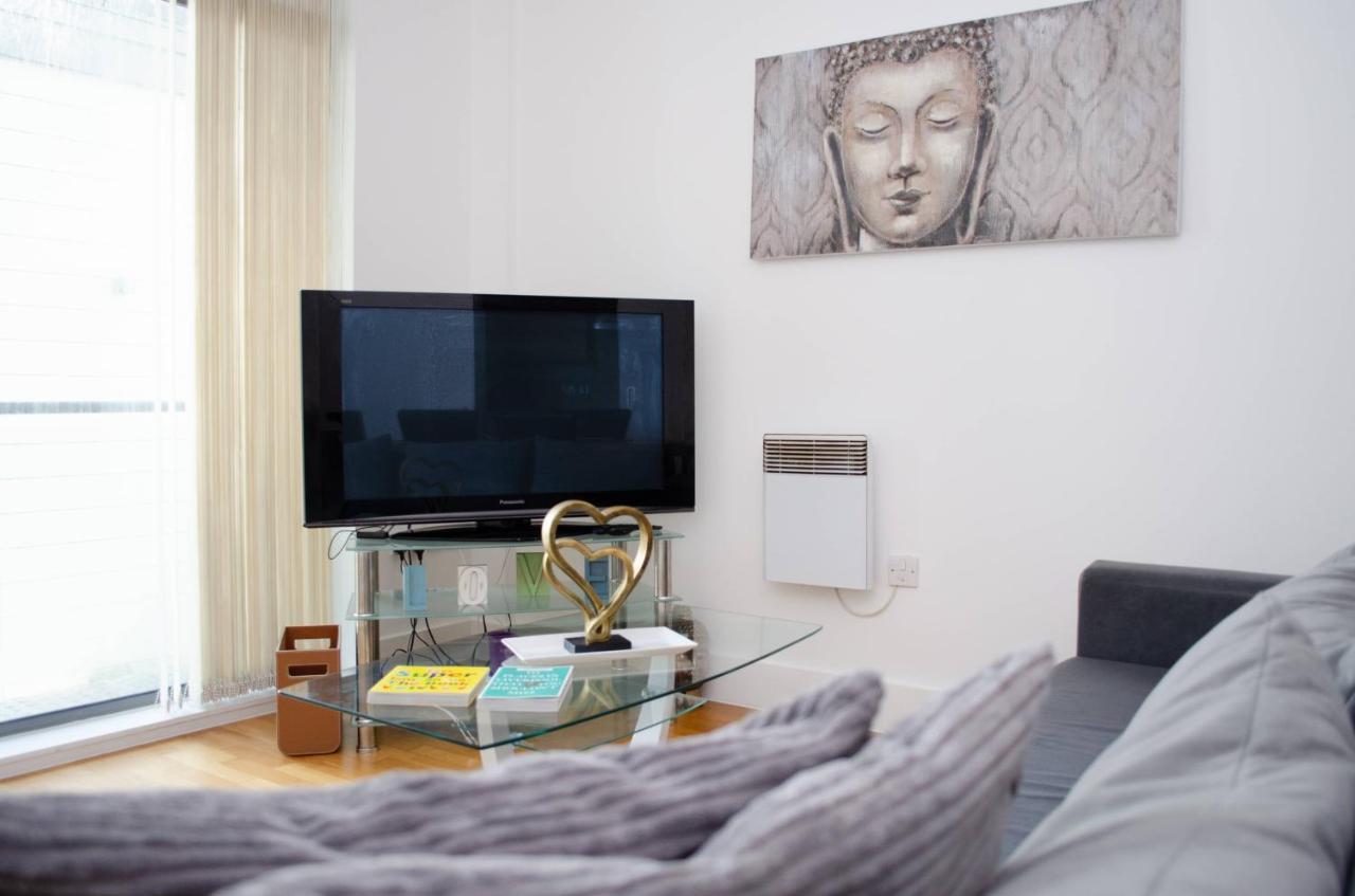 Serviced Apartment In Liverpool City Centre - Free Parking - Balcony - By Happy Days Exteriör bild