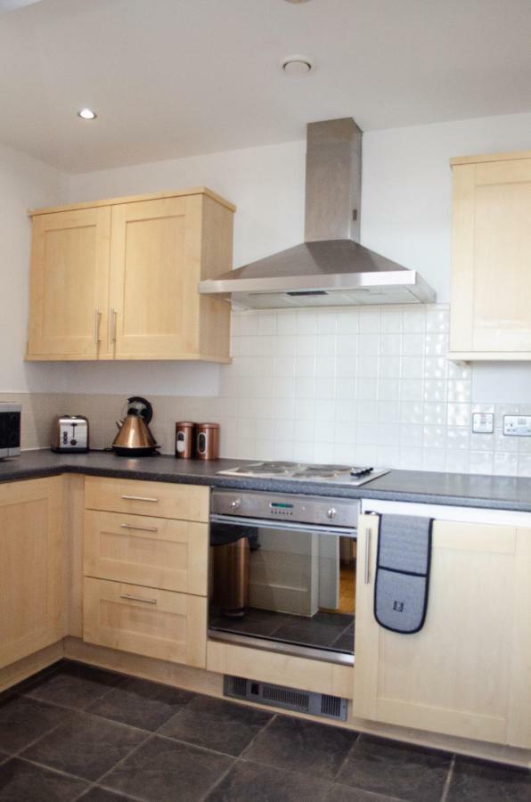 Serviced Apartment In Liverpool City Centre - Free Parking - Balcony - By Happy Days Exteriör bild