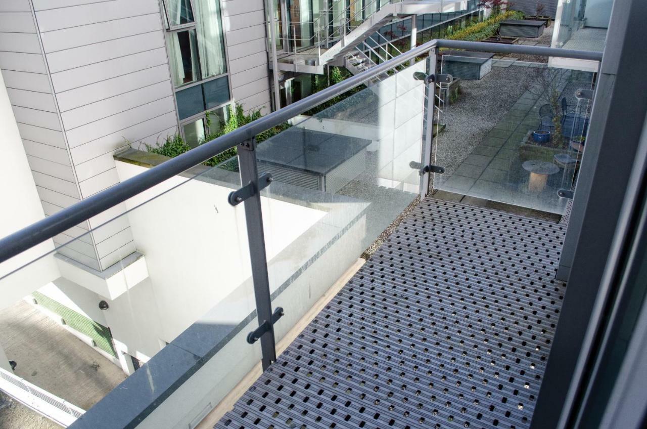 Serviced Apartment In Liverpool City Centre - Free Parking - Balcony - By Happy Days Exteriör bild